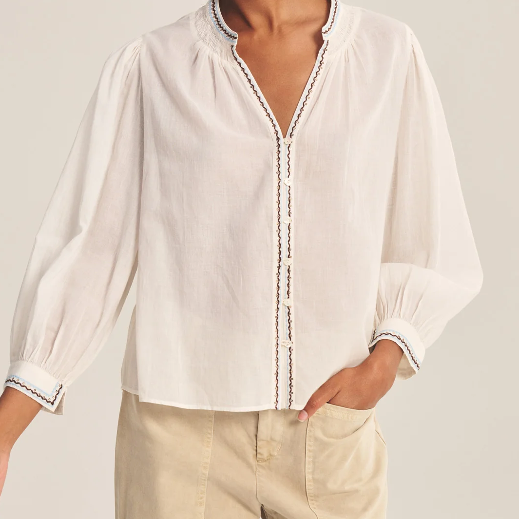 Luftige Baumwoll-Voile-Bluse mit feiner Stickerei und Paillettenverzierungen