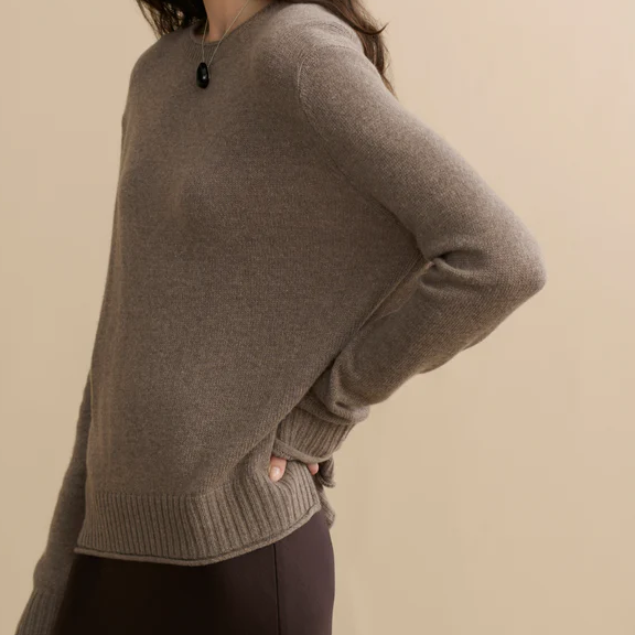 Leichter gestrickter Langarm‑Pullover zum bequemen täglichen Tragen und vielseitigen Schichten